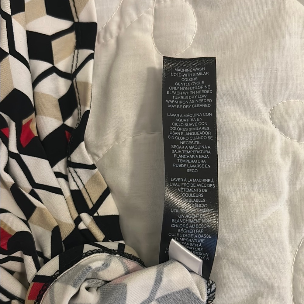 Chic Women's Geometric Print Top - Picture 7 of 7